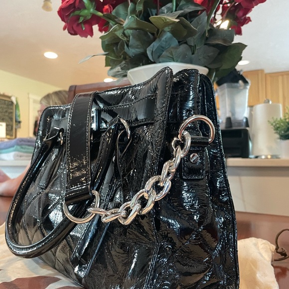 NEW Michael Kors quilted patent leather shoulder/tote bag NWOT. - Picture 4 of 12